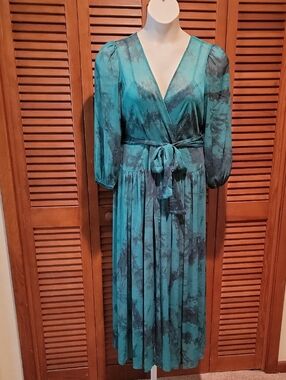 CALVIN KLEIN EMERALD GREEN FLORAL MAXI DRESS WITH LONG SLEEVES